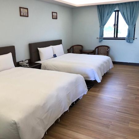 Menippe Hotel Kaohsiung Extérieur photo